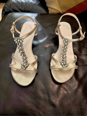 David's Bridal "Karina" Crystal T-Strap Low Heel Sandal - Champagne - Size 9M (W